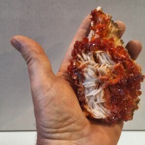 vanadinite sur baryte blanche ( photo N°2)