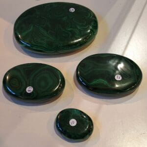 malachite, galets plats