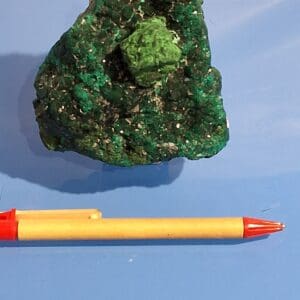pseudomorphose de cuprite (revêtue de malachite) sur dioptase