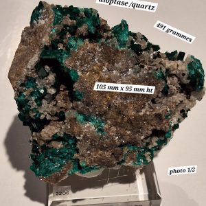 Dioptase / quartz